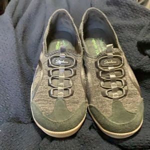 Skechers memory foam tennis shoes